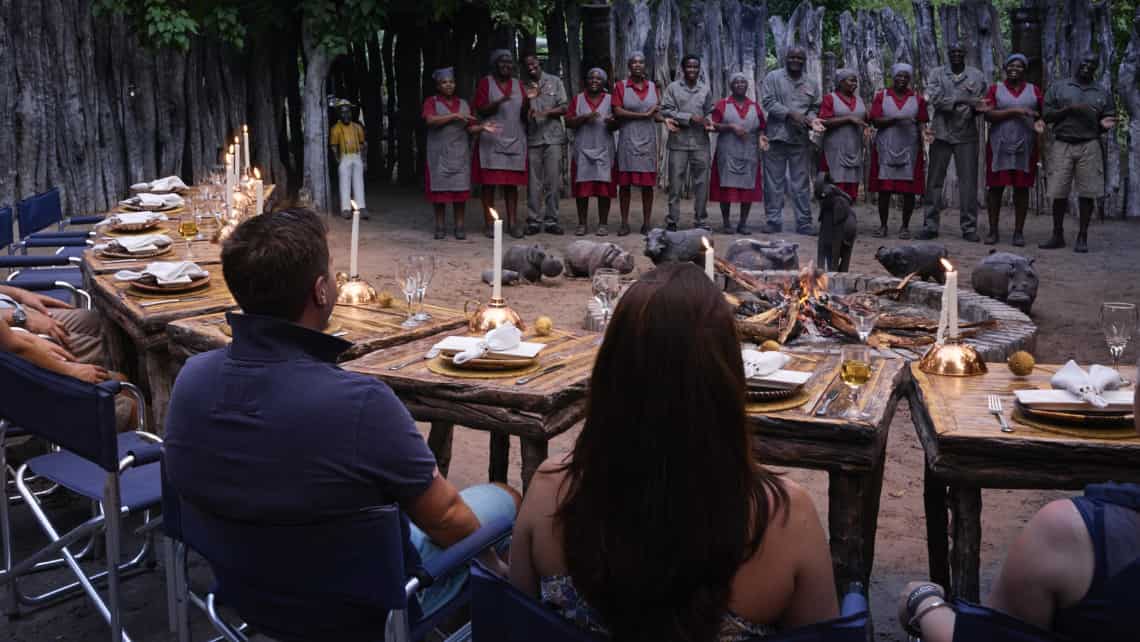 Lagerfeuer Abends in der Boma Belmond Khwai River Lodge, Khwai