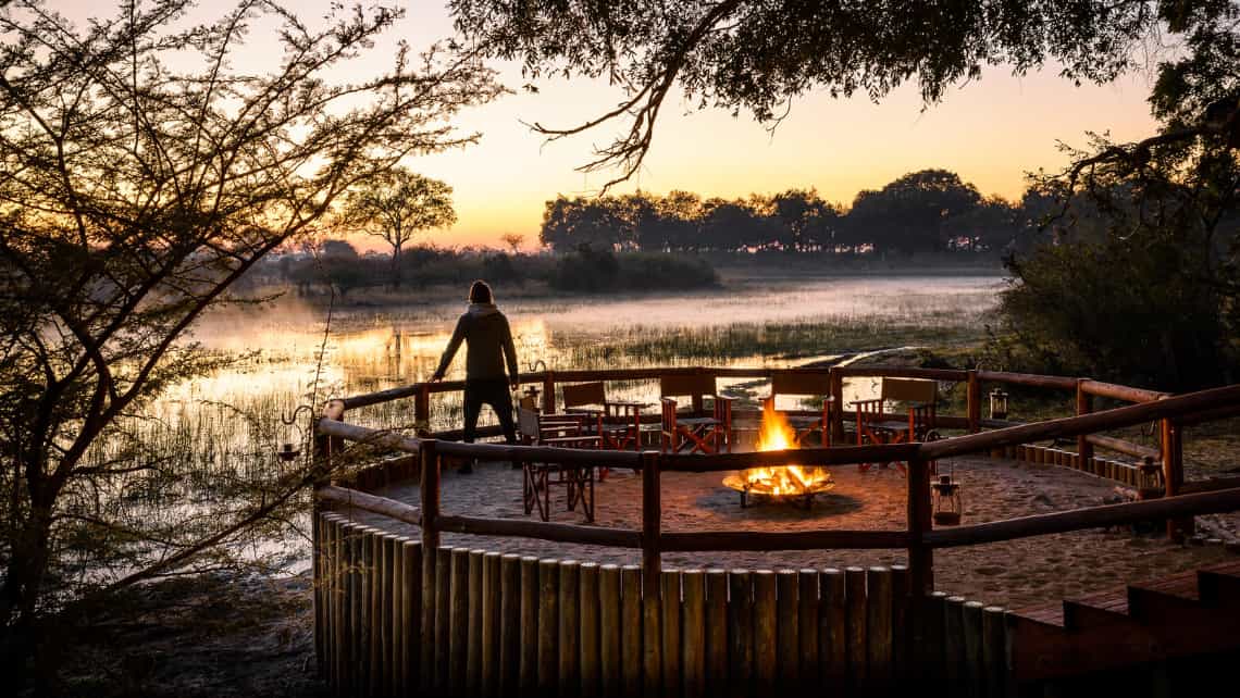 Wandern mit Elefanten im Abu Camp im Okavango Delta