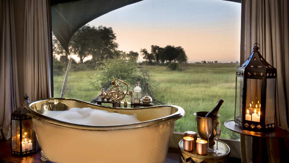 Frühstück im wasser der Lagune vor dem Jao Camp im Okavango Delta