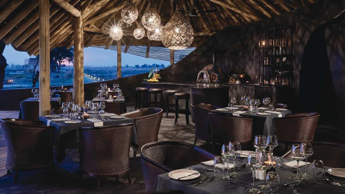 Restaurant Abends der Belmond Eagle Island Lodge, Okavango Delta