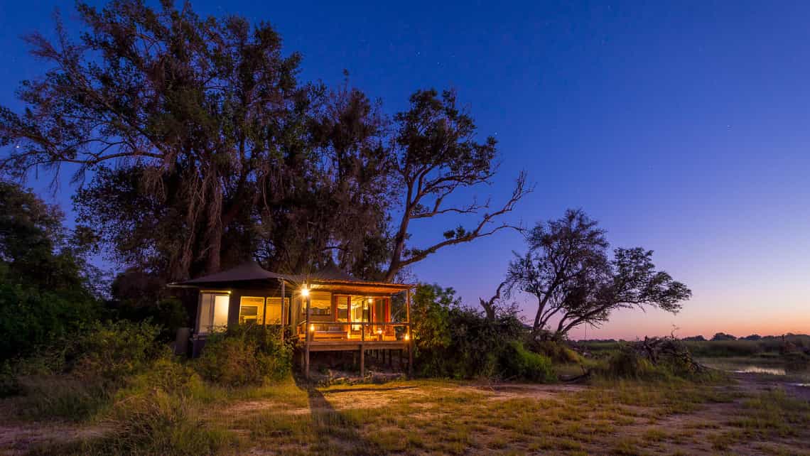 Abends beleuchtetes Zelt Zarafa Camp, Linyanti