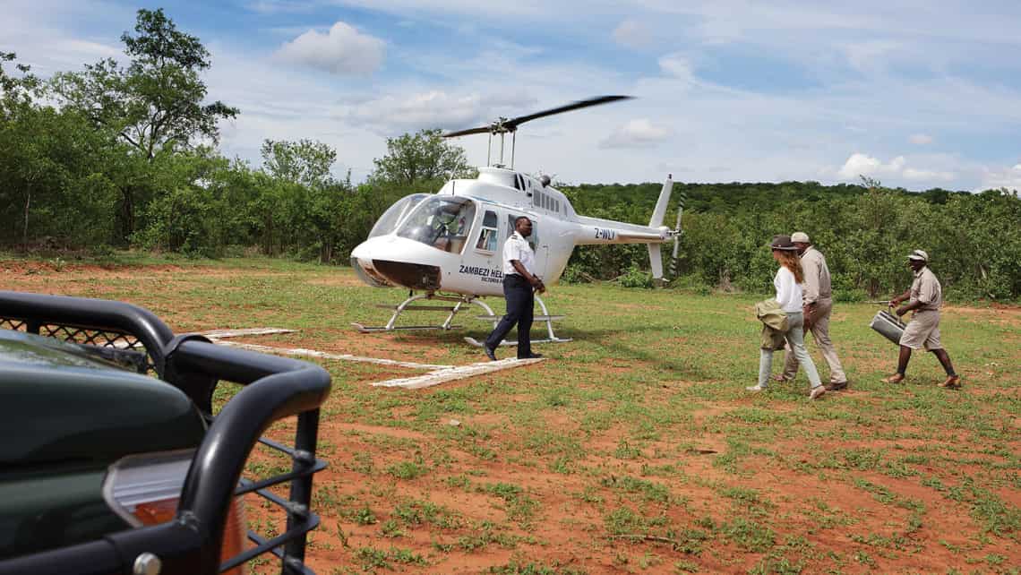 Helikopter AUsfuege von der  Matetsi River Lodge zu den Viktoria Wasserfaellen