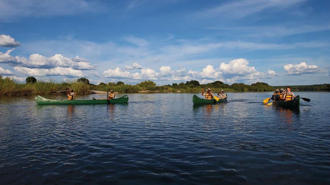 Kanu Touren auf dem Zambezi von der  Matetsi River Lodge aus