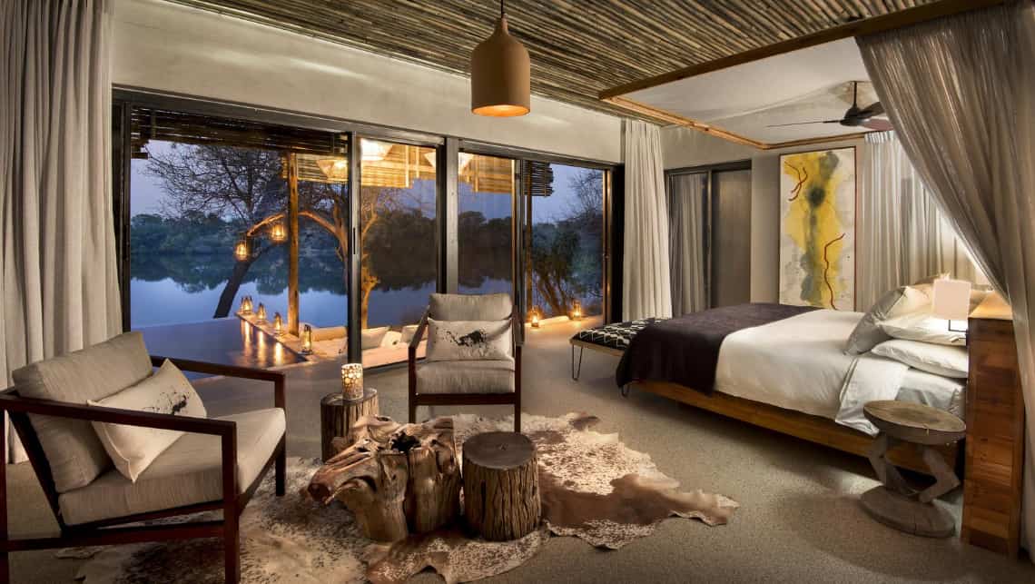 Suite Abends beleuctet  Matetsi River Lodge