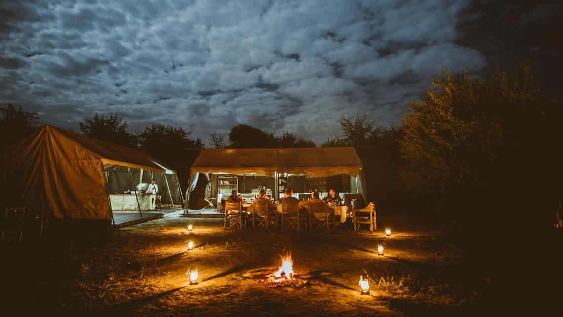 Abends beleuchtetes Zelt Zarafa Camp, Linyanti