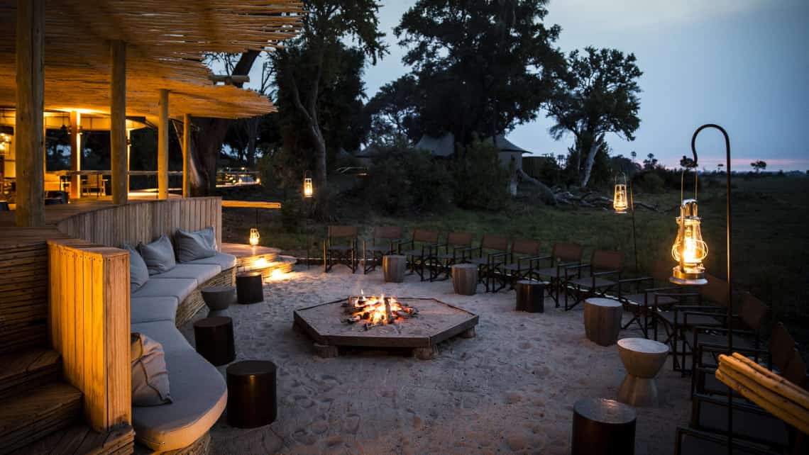 Legerfeuer Abends im Mombo Camp Moremi Game Reserve