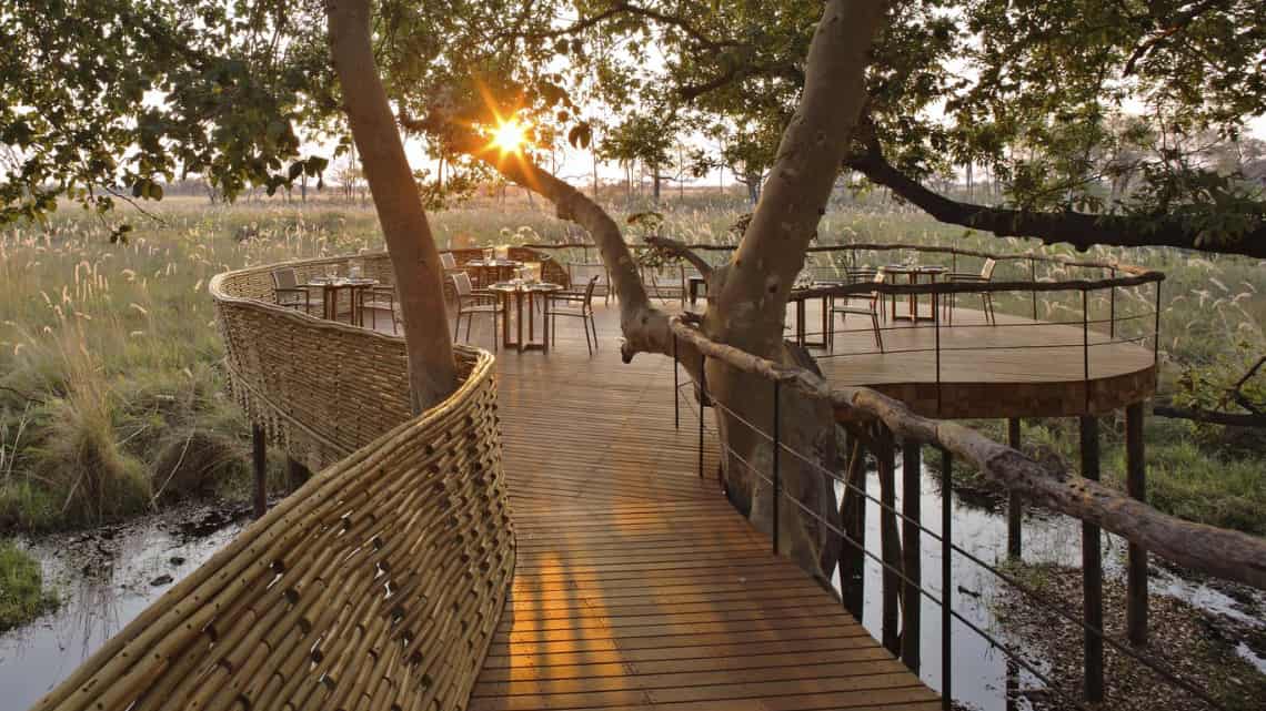 Aussichtsdeck im Abendlicht  Sandibe Safari Lodge