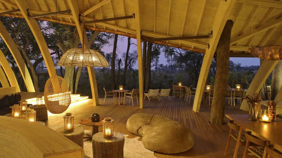 Lounge beleuchtet Abends Sandibe Safari Lodge
