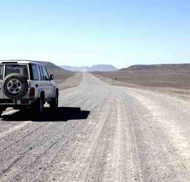 Mietwagenrundreisen Selbstfahrerrundreisen, Toyota Landcruiser im Damaraand in Namibia