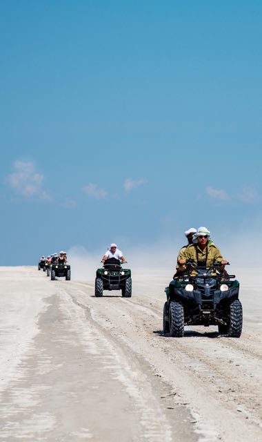 Quadbike Toren in der Kalahari in Jacks Camp, San Camp und Camp Kalahari in Botswana